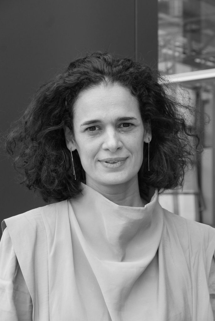 Professora daniela arnaut
